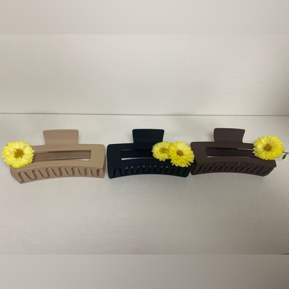 HAIR CLIPS - Picture 2 of 2